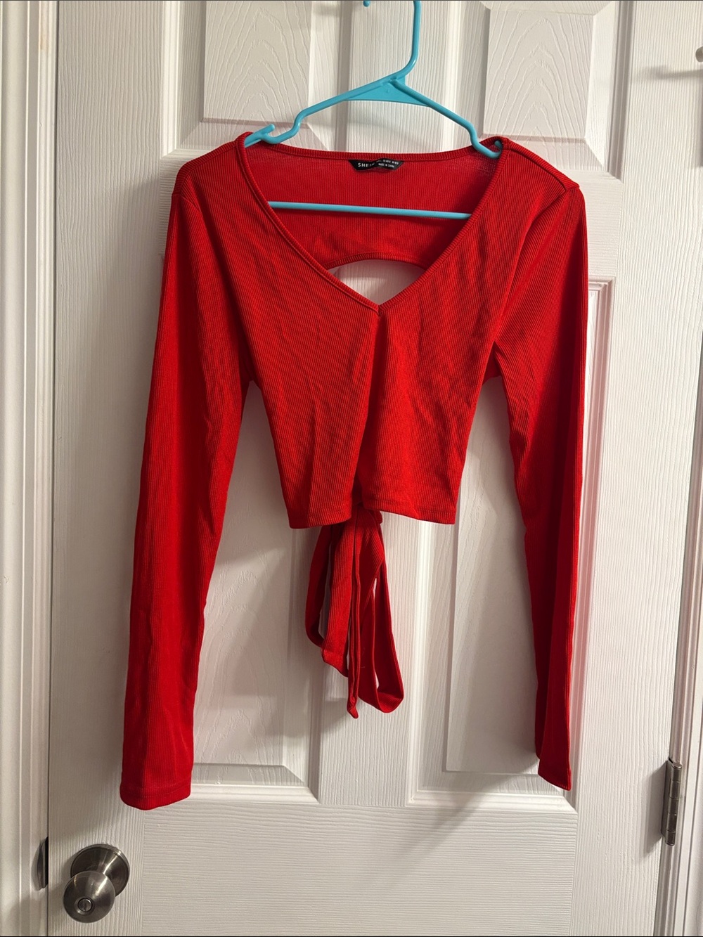 SHEIN Red v-neck Long-Sleeve Tie-back Crop Top